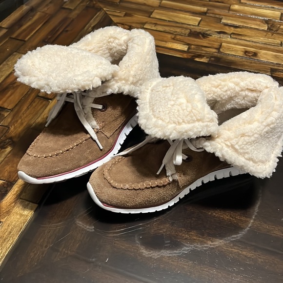 Cole Haan Womens Zerogrand Suede Waterproof Shearling Chukka Boots. Size 7 - Picture 1 of 16
